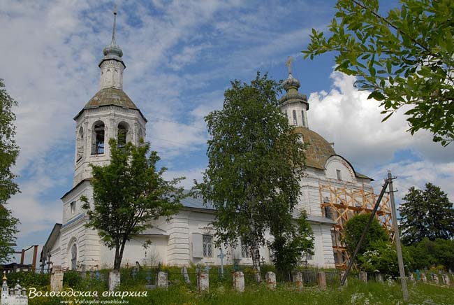 Храм в честь Покрова Пресвятой Богородицы в с. Аксеново 