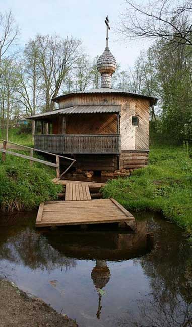 Часовня-купальня Феодора Ушакова в с. Молочково Часовня-купальня Феодора Ушакова в с. Молочково