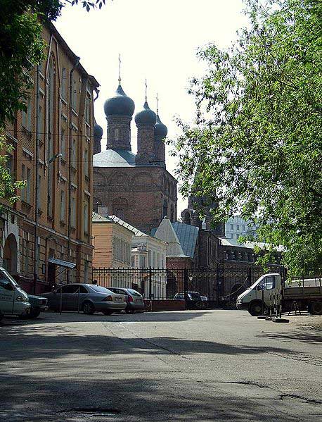 Въезд на Крутицкое подворье