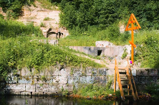 Свято-Успенская Доложская Пещера