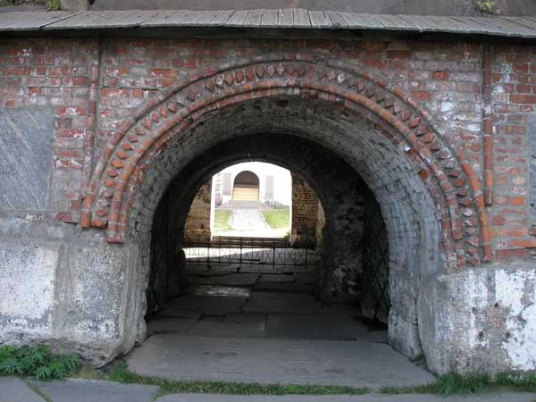 Святые врата (со стороны гавани Благополучия)