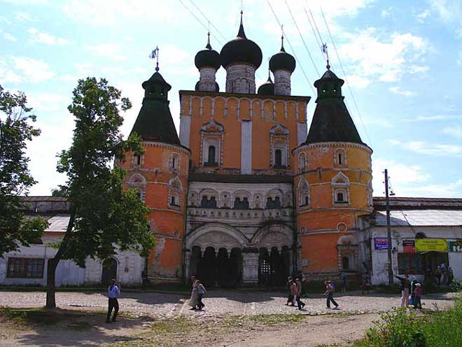 Водяные северные ворота и Сретенская церковь