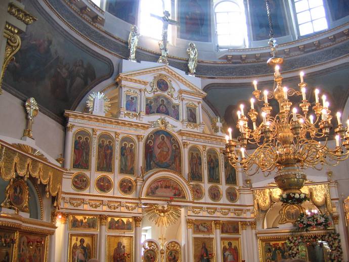 Успенский храм (1823 год) - иконостас. Перед Божественной Литургией.