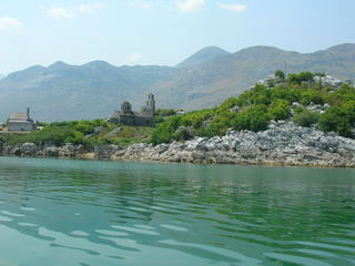 Женский монастырь на о. Бешка 