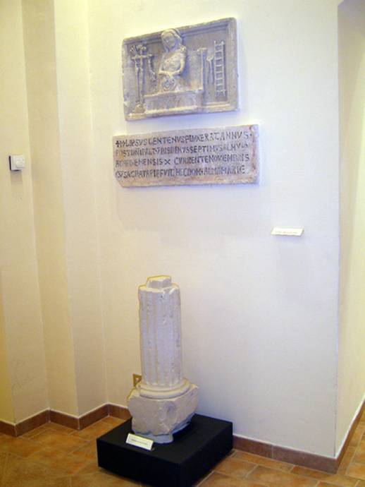 Музейные экспонаты в Базилике Св. Ап. Фомы в г. Ортона Музейные экспонаты в Базилике Св. Ап. Фомы в г. Ортона