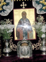 икона и ковчег с честной главой преподобного Неофита Затворника