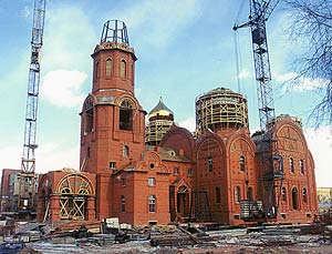 Новый кафедральный собор во имя Казанской иконы Божией Матери в процессе возведения. 2004 г.
