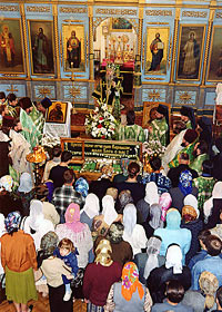 Праздничная Литургия 21 августа 2003 г. в годовщину обретения святых мощей преподобного Варлаама Чикойского.