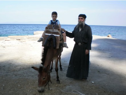 Маленький Иоанн на Афоне с духовным отцом