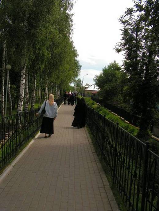 Когда проходишь по канавке, на душе становится радостно и светло. На стенах строений около Канавки видны мозаичные иконы