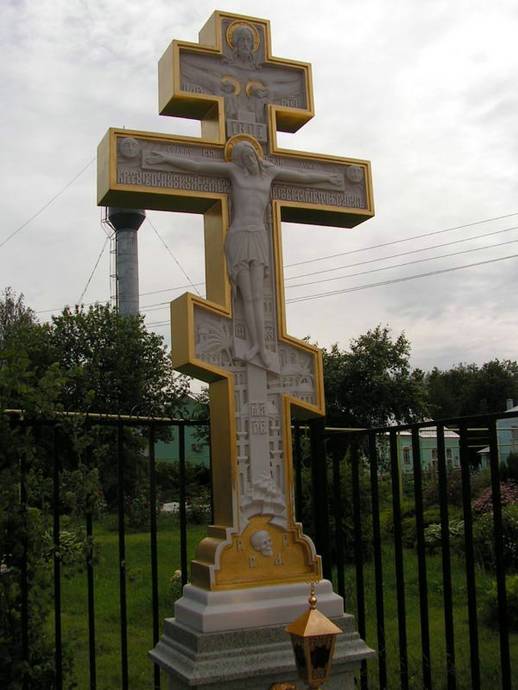 Крест в конце Святой Канавки